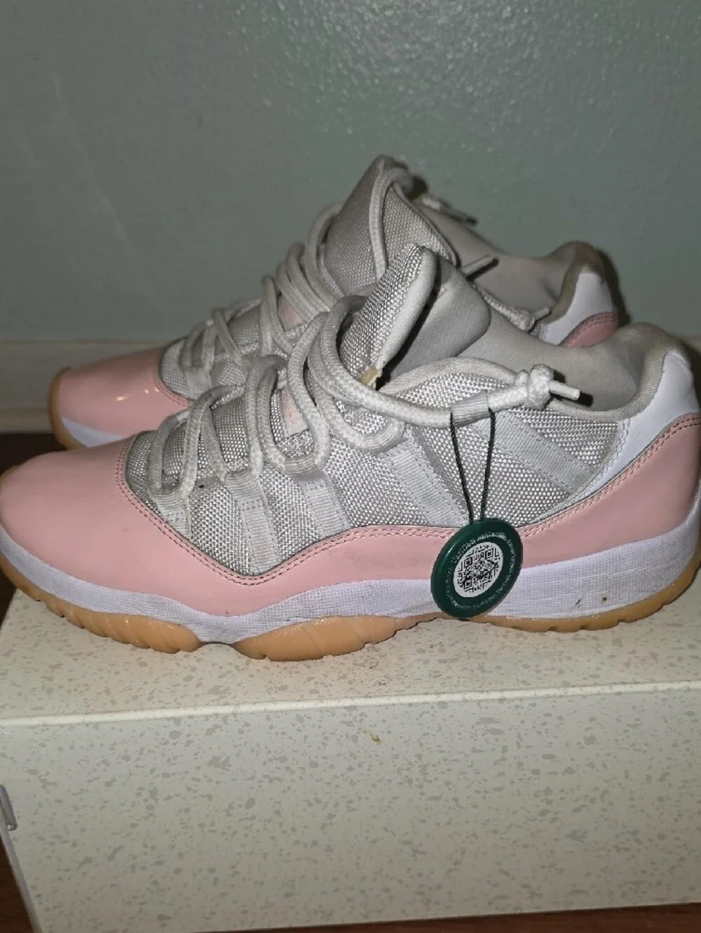 Jordan Concor 11  Low-Top Sneakers - White & Pink
